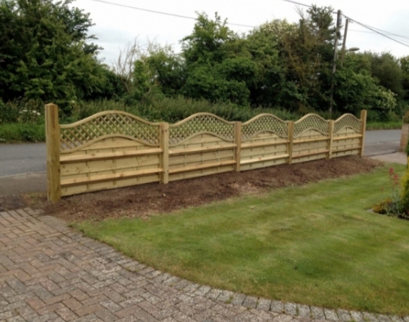 Concave fencing